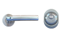 Poignée Vera et rosace ronde en inox.